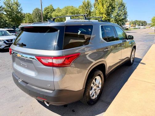 Gray 2018 Chevrolet Traverse LT Cloth