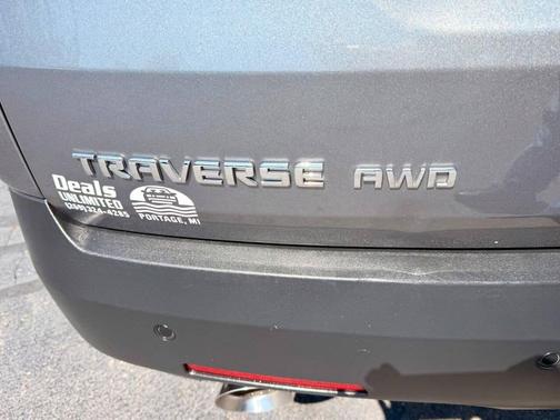 Gray 2018 Chevrolet Traverse LT Cloth