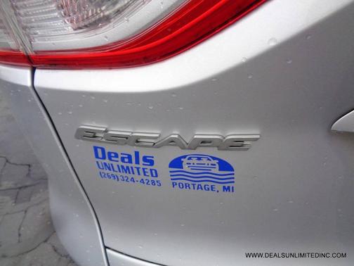 Ingot Silver Metallic 2014 Ford Escape SE