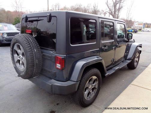 2017 Jeep Wrangler Unlimited Sahara