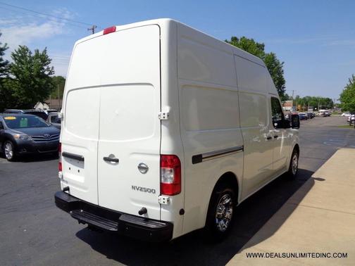 Glacier White 2018 Nissan NV Cargo NV2500 HD SV V8