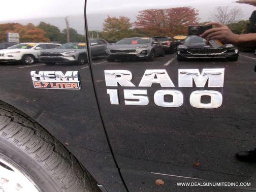 Black 2018 RAM 1500 SLT