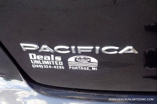 Brilliant Black Crystal Pearlcoat 2021 Chrysler Pacifica Hybrid Touring L