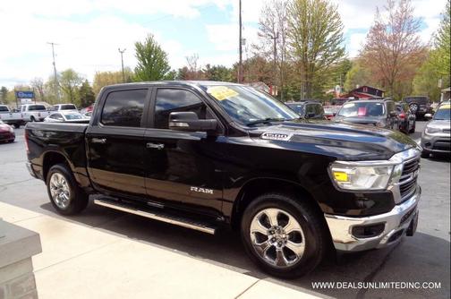 Diamond Black Crystal Pearlcoat 2020 RAM 1500 Big Horn/Lone Star