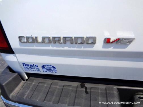 Summit White 2017 Chevrolet Colorado WT