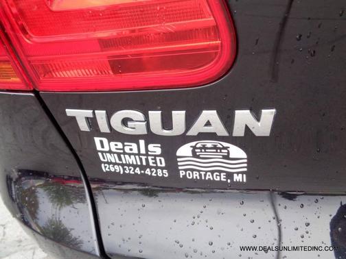 Deep Black Pearl 2017 Volkswagen Tiguan 2.0T Wolfsburg Edition
