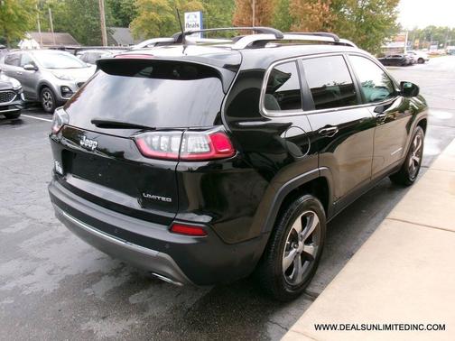 Diamond Black Crystal Pearlcoat 2019 Jeep Cherokee Limited