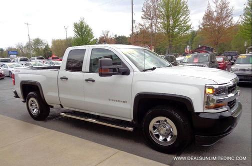 Summit White 2017 Chevrolet Silverado 1500 WT