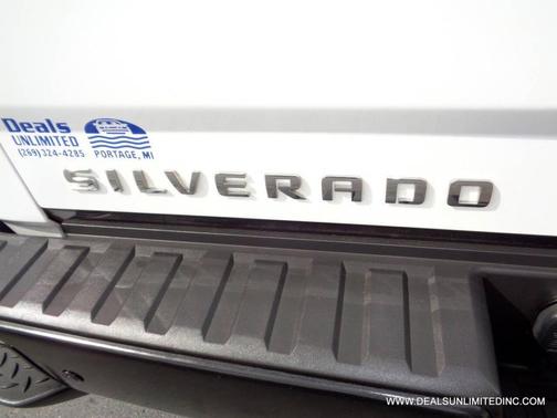 Summit White 2017 Chevrolet Silverado 1500 WT