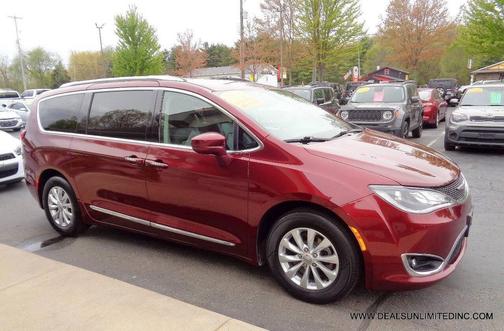 Velvet Red Pearlcoat 2018 Chrysler Pacifica Touring-L