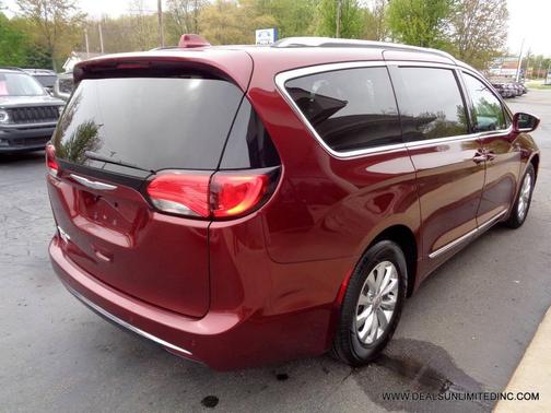 Velvet Red Pearlcoat 2018 Chrysler Pacifica Touring-L