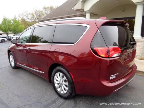 Velvet Red Pearlcoat 2018 Chrysler Pacifica Touring-L