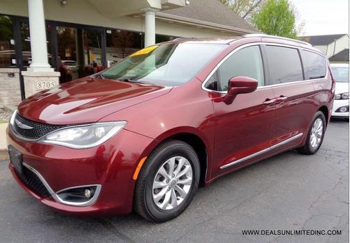 Velvet Red Pearlcoat 2018 Chrysler Pacifica Touring-L