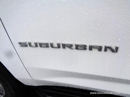 Summit White 2022 Chevrolet Suburban LT