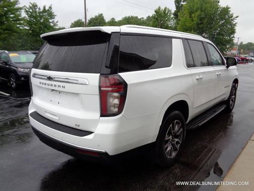Summit White 2022 Chevrolet Suburban LT