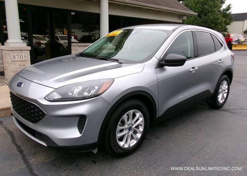 Iconic Silver Metallic 2022 Ford Escape SE