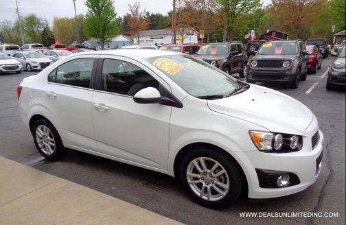 Summit White 2013 Chevrolet Sonic LT