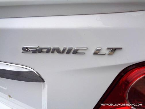 Summit White 2013 Chevrolet Sonic LT