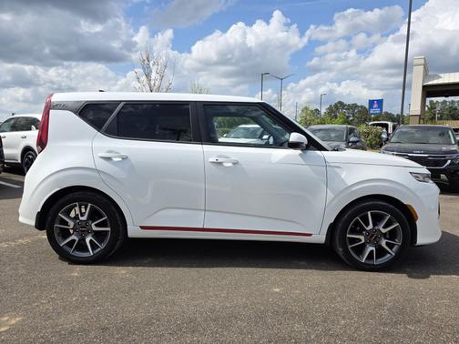 Snow White Pearl 2022 Kia Soul GT-Line
