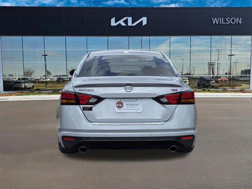 Brilliant Silver Metallic 2023 Nissan Altima 2.5 SR