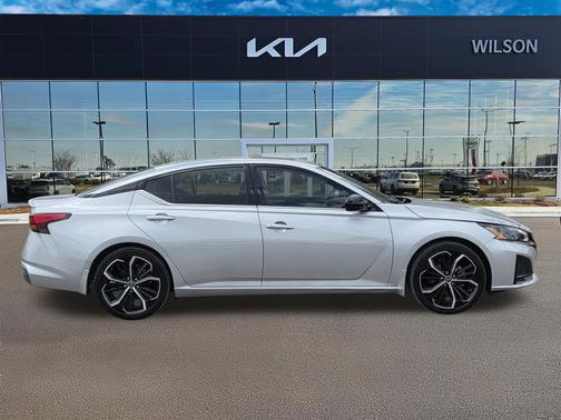 Brilliant Silver Metallic 2023 Nissan Altima 2.5 SR