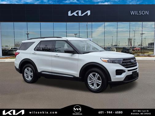 Star White Metallic Tri-Coat 2023 Ford Explorer XLT