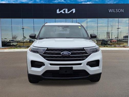 Star White 2023 Ford Explorer XLT