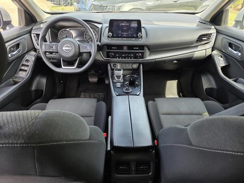 Brilliant Silver Metallic 2024 Nissan Rogue SV