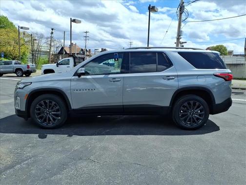 Sterling Gray Metallic 2023 Chevrolet Traverse RS