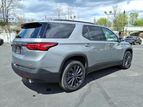 Sterling Gray Metallic 2023 Chevrolet Traverse RS