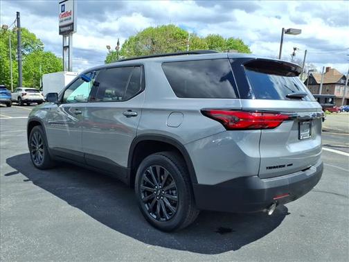 Sterling Gray Metallic 2023 Chevrolet Traverse RS