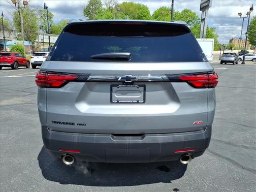 Sterling Gray Metallic 2023 Chevrolet Traverse RS