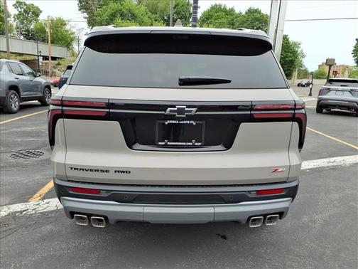 Sandstone Gray 2026 Chevrolet Traverse AWD Z71