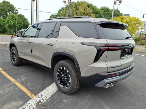 Sandstone Gray 2026 Chevrolet Traverse AWD Z71
