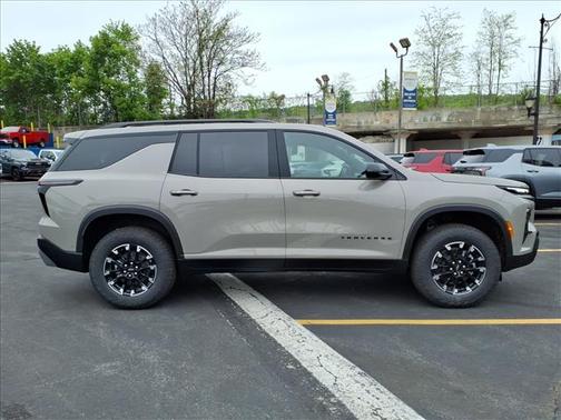 Sandstone Gray 2026 Chevrolet Traverse AWD Z71