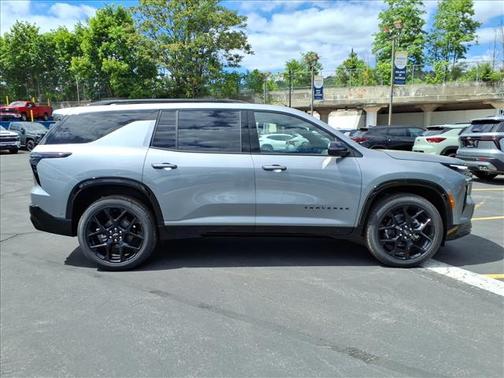 Sterling Gray Metallic 2026 Chevrolet Traverse RS
