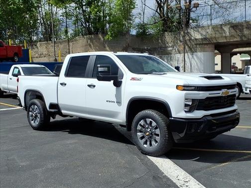 Summit White 2026 Chevrolet Silverado 2500 Custom
