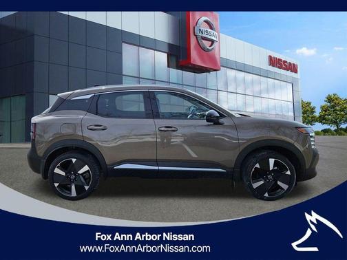 Canyon Bronze M 2026 Nissan Kicks SR