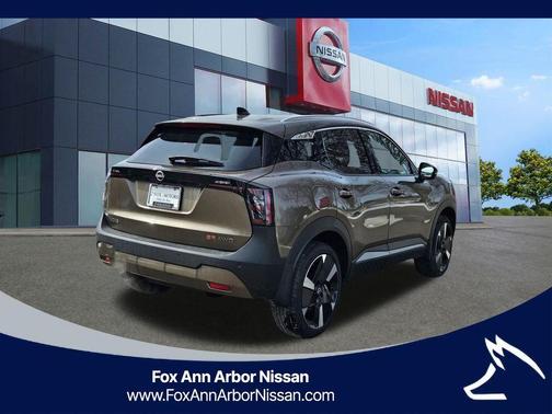 Canyon Bronze M 2026 Nissan Kicks SR