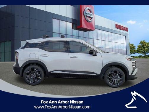 Aspen White Tri 2026 Nissan Kicks SR