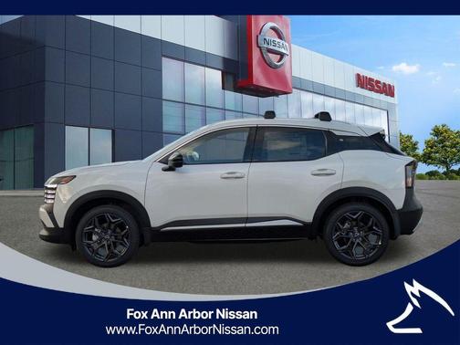Aspen White Tri 2026 Nissan Kicks SR