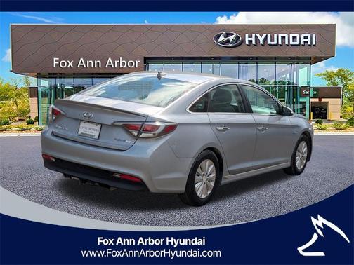 2017 Hyundai SONATA Hybrid SE