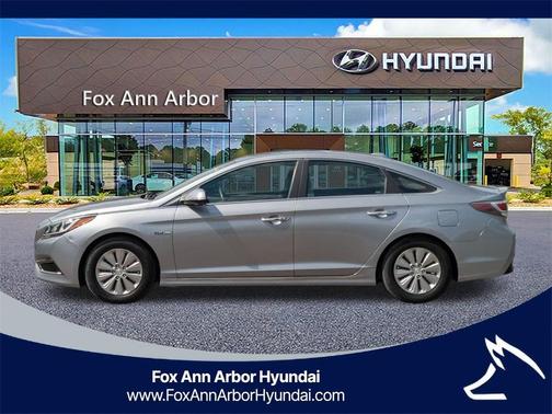 2017 Hyundai SONATA Hybrid SE