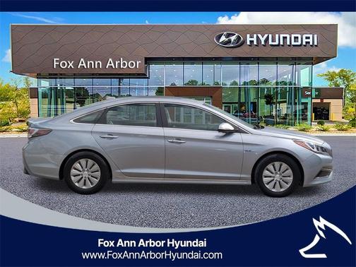 2017 Hyundai SONATA Hybrid SE