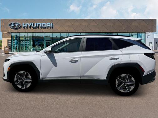 White Pearl 2026 Hyundai TUCSON SEL Premium