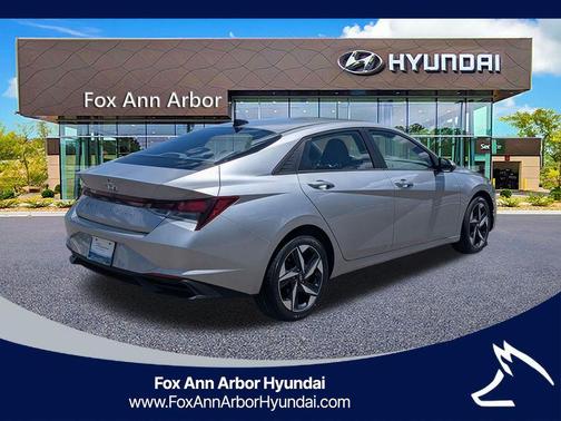 Shimmering Silver Pearl 2023 Hyundai ELANTRA SEL
