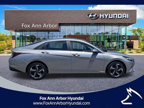 Shimmering Silver Pearl 2023 Hyundai ELANTRA SEL