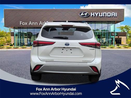 2021 Toyota Highlander Hybrid Platinum