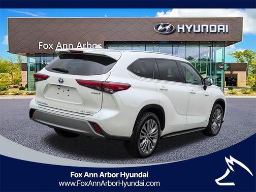 2021 Toyota Highlander Hybrid Platinum