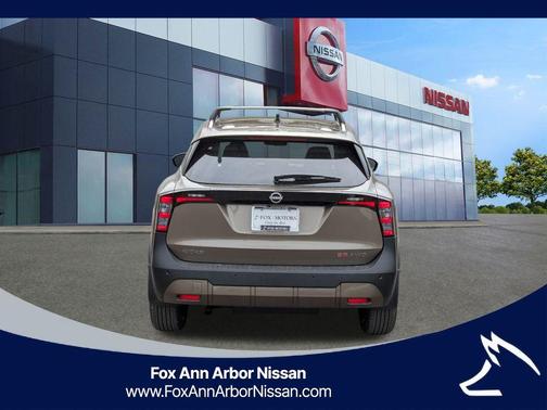 Canyon Bronze M 2026 Nissan Kicks SR